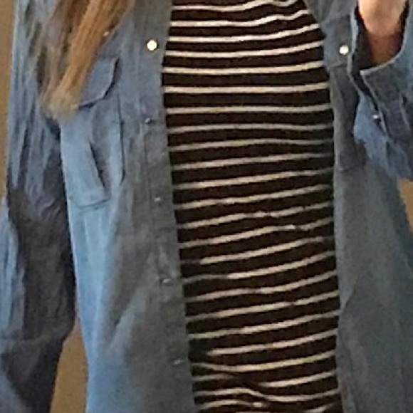 Beautiful Chambray button downs - Picture 5 of 5